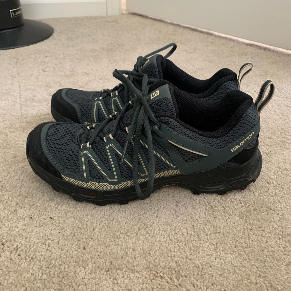Salomon women’s hike shoes